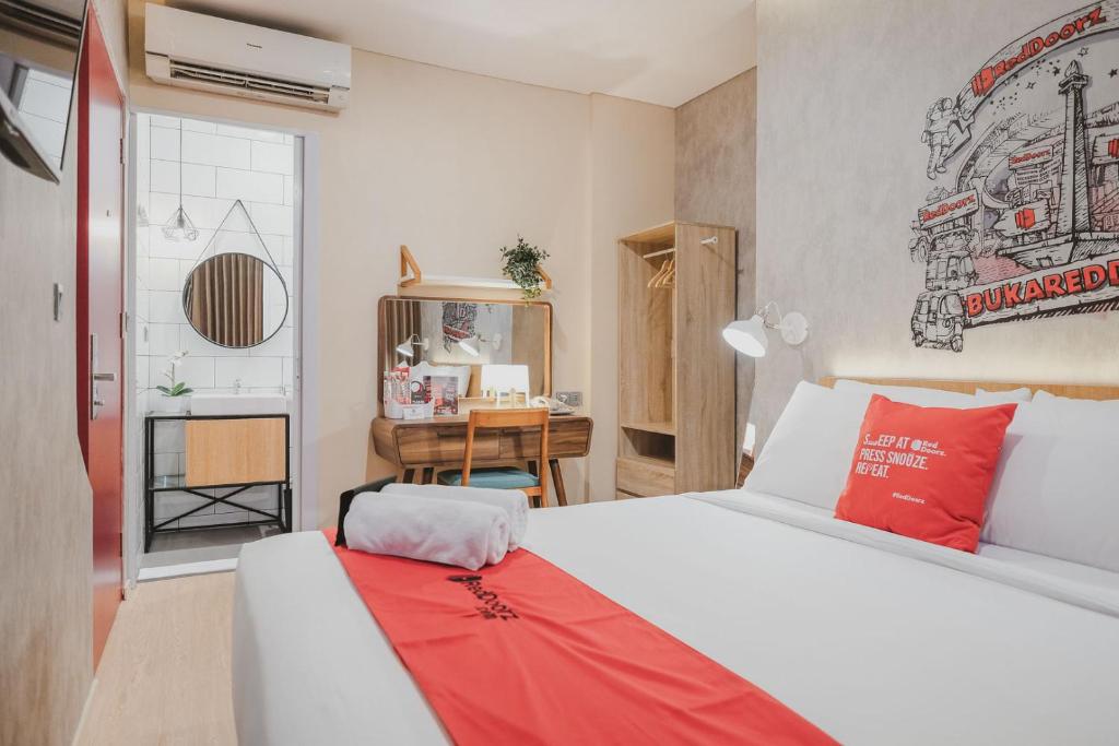 Двухместный (Номер Делюкс), RedDoorz Plus @ Thamrin