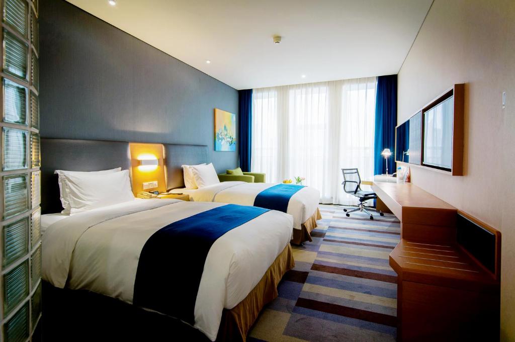 Holiday Inn Express Leshan City Square, an IHG Hotel photo 1