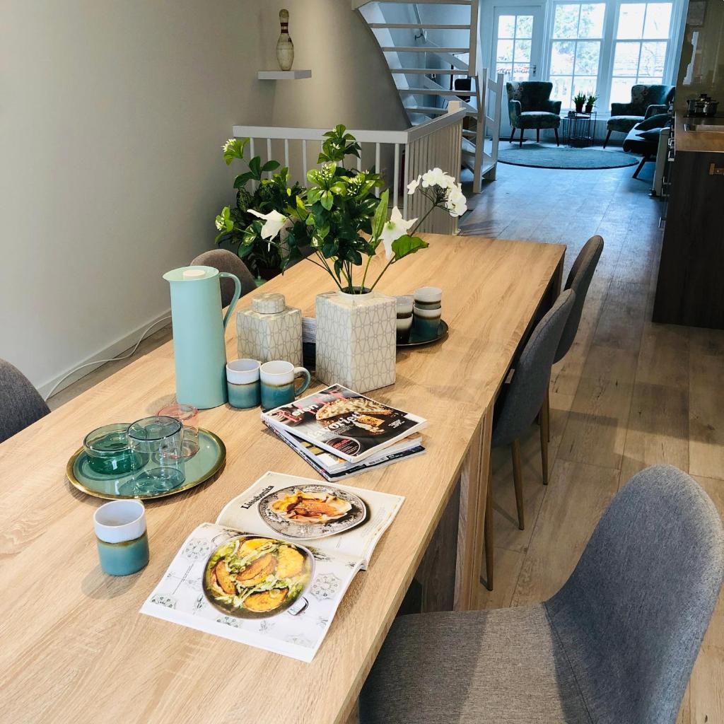 LUXE TOPLOCATIE! Monument hartje centrum Dordrecht, 2 badkamers, 2 keukens, tuintje (10 personen) photo 2