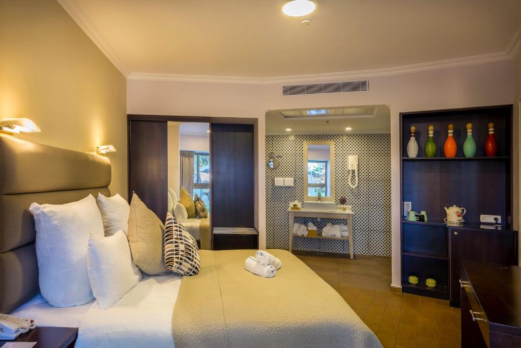 C Hotel Neve Ilan photo 3