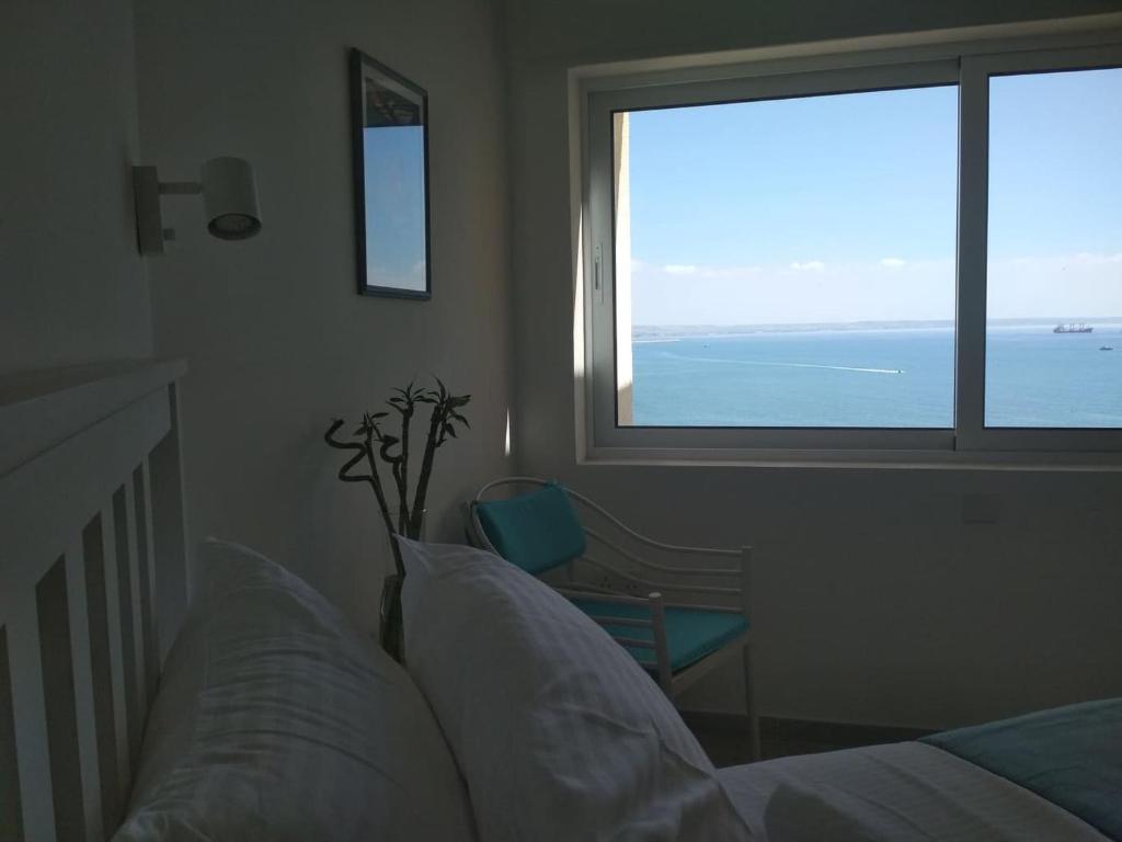 Luxury Penthouse 1BR-Seafront-Seasonal Pool-Central photo 1