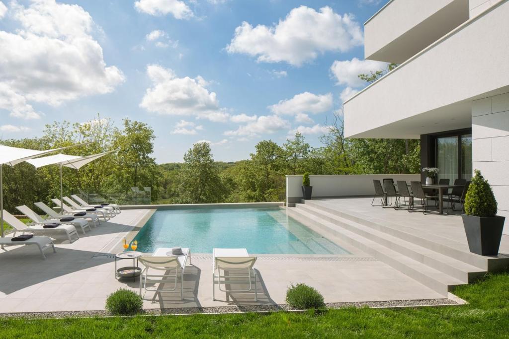 Modern Villa 55 with Pool and Spa photo 2
