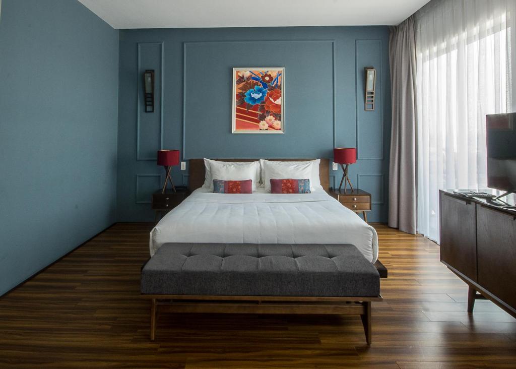 Сьюит (Люкс с кроватью размера «queen-size» и террасой), Danang Boutique Hotel