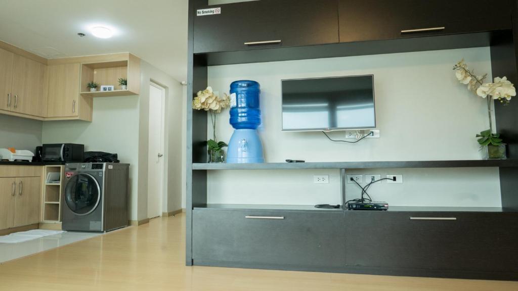 Avant Serviced Suites - Personal Concierge - Tap to explore photos