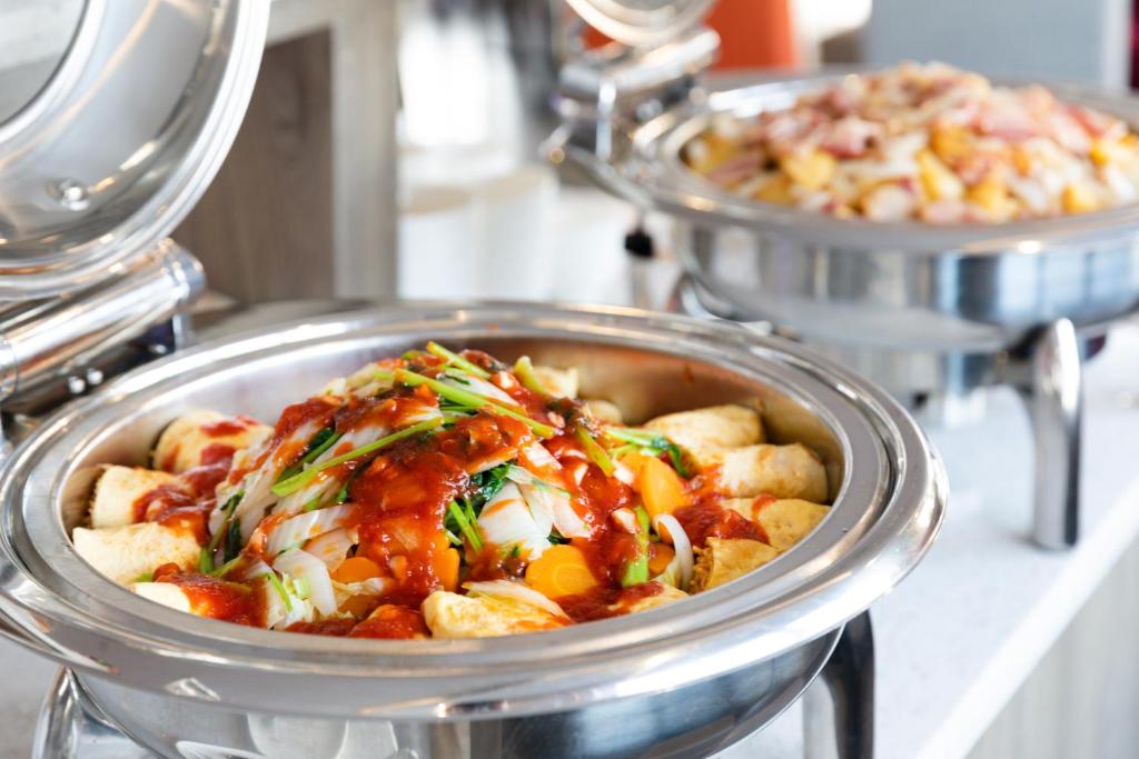 Maple Leaf Hotel & Apartment