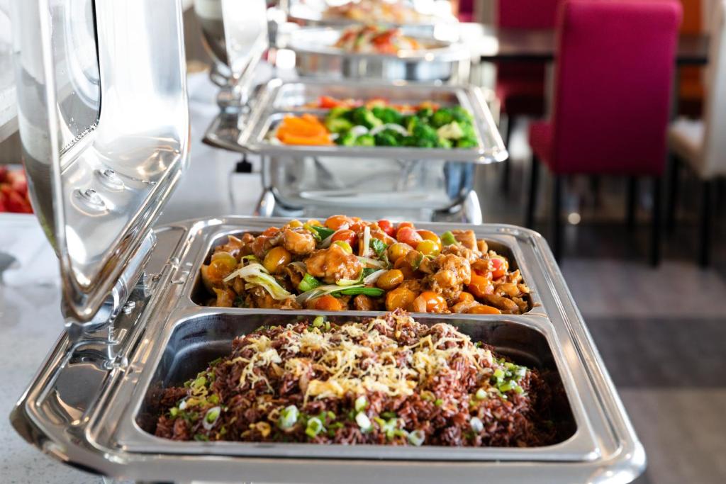 Maple Leaf Hotel & Apartment