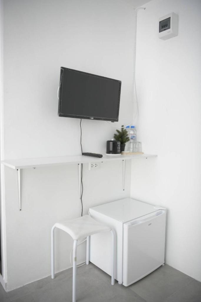 POSH 39 photo 2