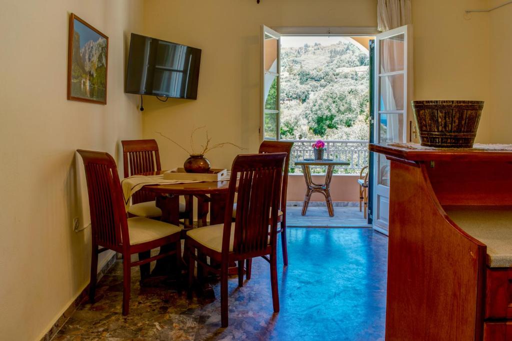 Naftis Apartments photo 2