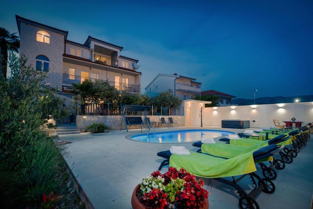 Apartments Katarina with swimming pool photo 2
