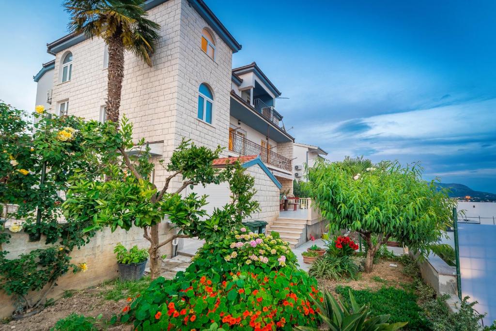 Apartments Katarina with swimming pool photo 3