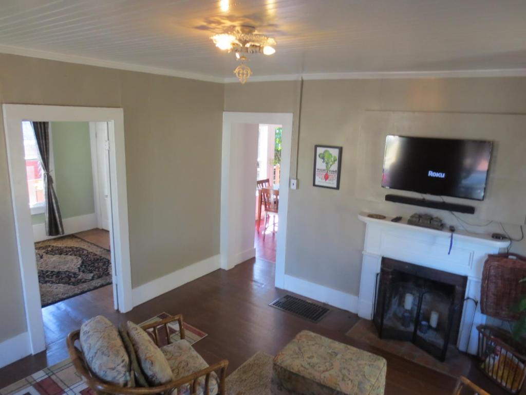 Historic Santa Rosa Cottage photo 2