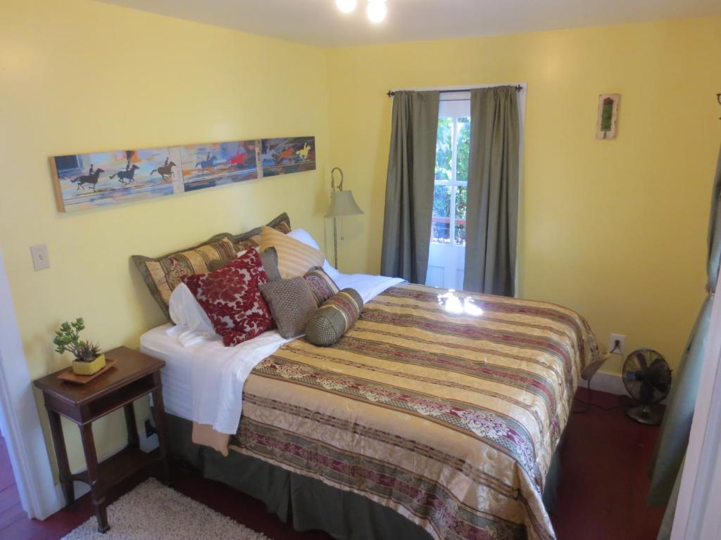 Historic Santa Rosa Cottage photo 3