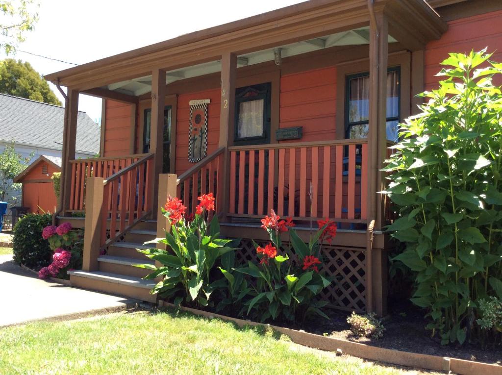 Historic Santa Rosa Cottage image