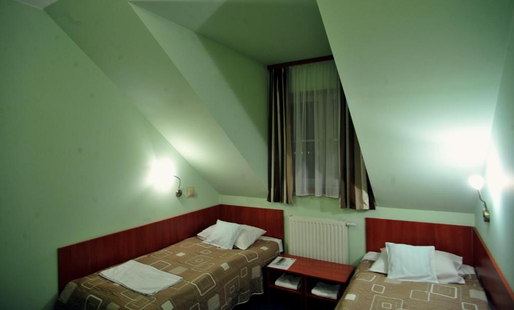 Двухместный (Двухместный номер с 2 отдельными кроватями), Hotel Złote Dęby