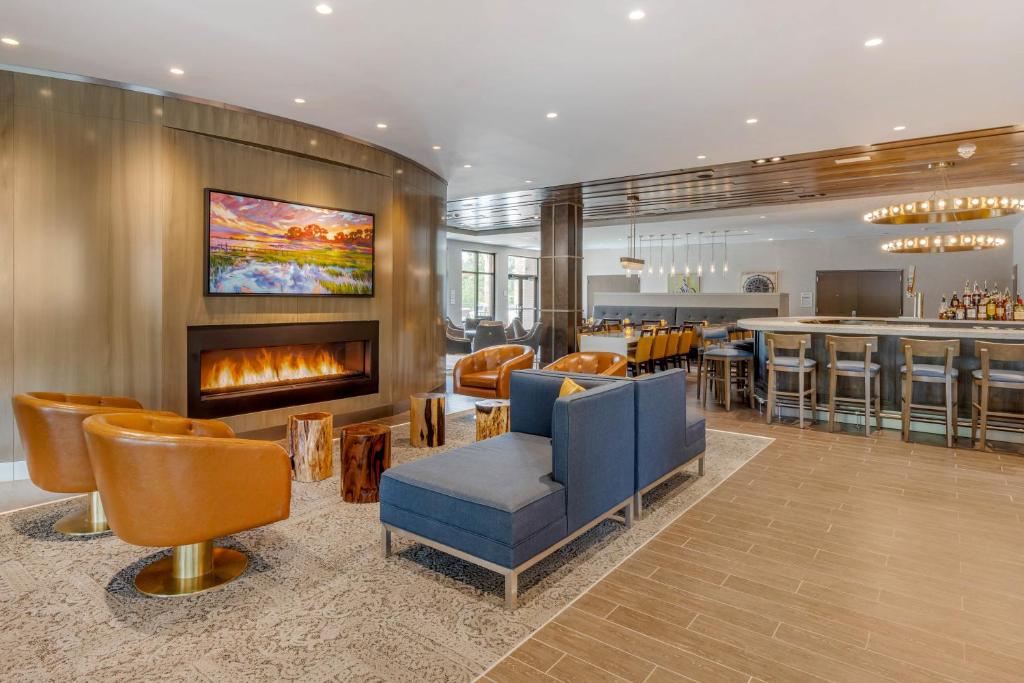 Cambria Hotel Charleston Riverview photo 1