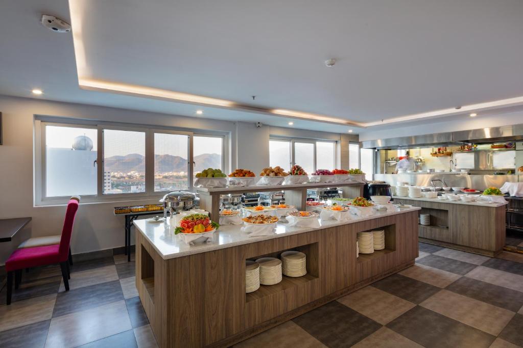 Maple Leaf Hotel & Apartment