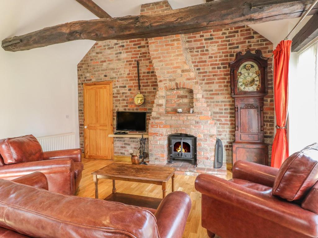 Forge Cottage - Tap to explore photos