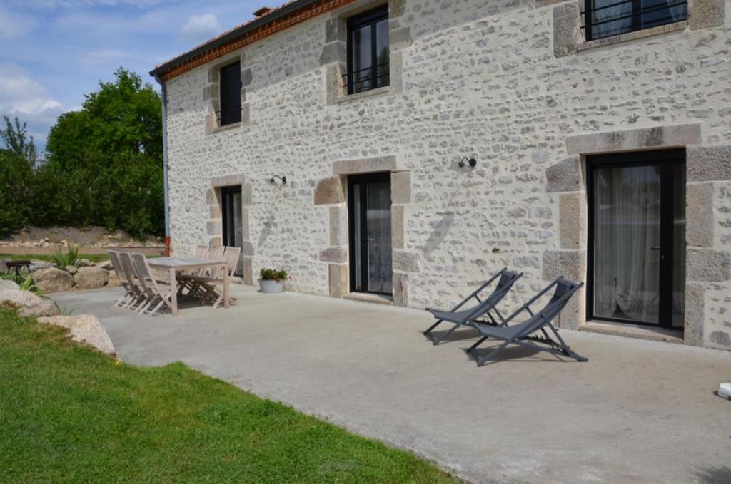Gîte "La Grange" 5 personnes proche du Puy du Fou avec piscine photo 2