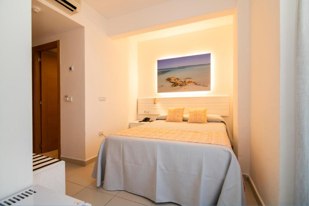 Hotel Caribe IBIZA - Tap to explore photos
