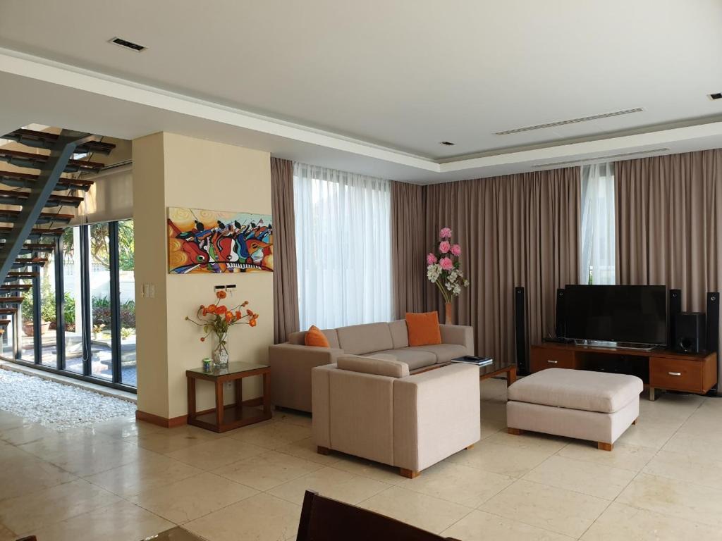 Вилла (Вилла с 3 спальнями), Sunny Beach Villa