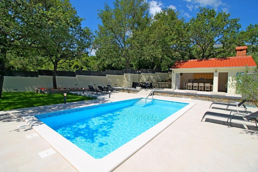 VILLA SKURA private heated pool 32m2, summer kitchen, 4 bedrooms, garden photo 2