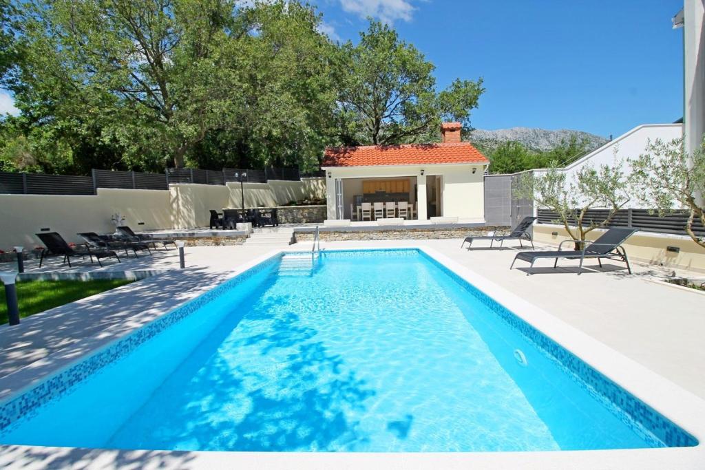 VILLA SKURA private heated pool 32m2, summer kitchen, 4 bedrooms, garden photo 1