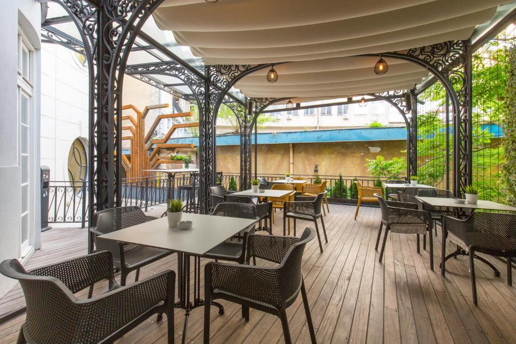 Public House Hotel photo 2