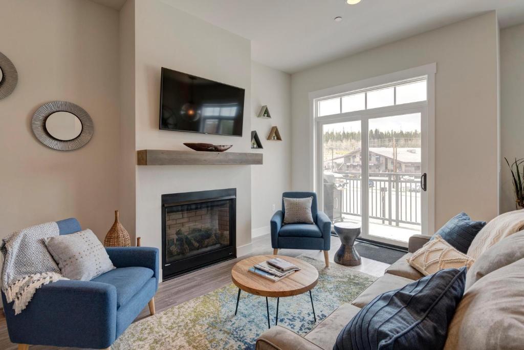 New Luxury Loft #17 With Huge Hot Tub & Great Views - 500 Dollars Of FREE Activities & Equipment Rentals Daily photo 1