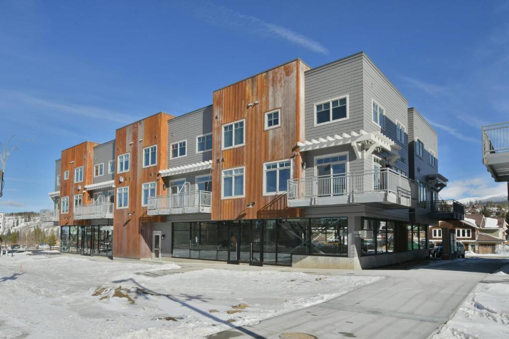 New Luxury Loft #17 With Huge Hot Tub & Great Views - 500 Dollars Of FREE Activities & Equipment Rentals Daily photo 3