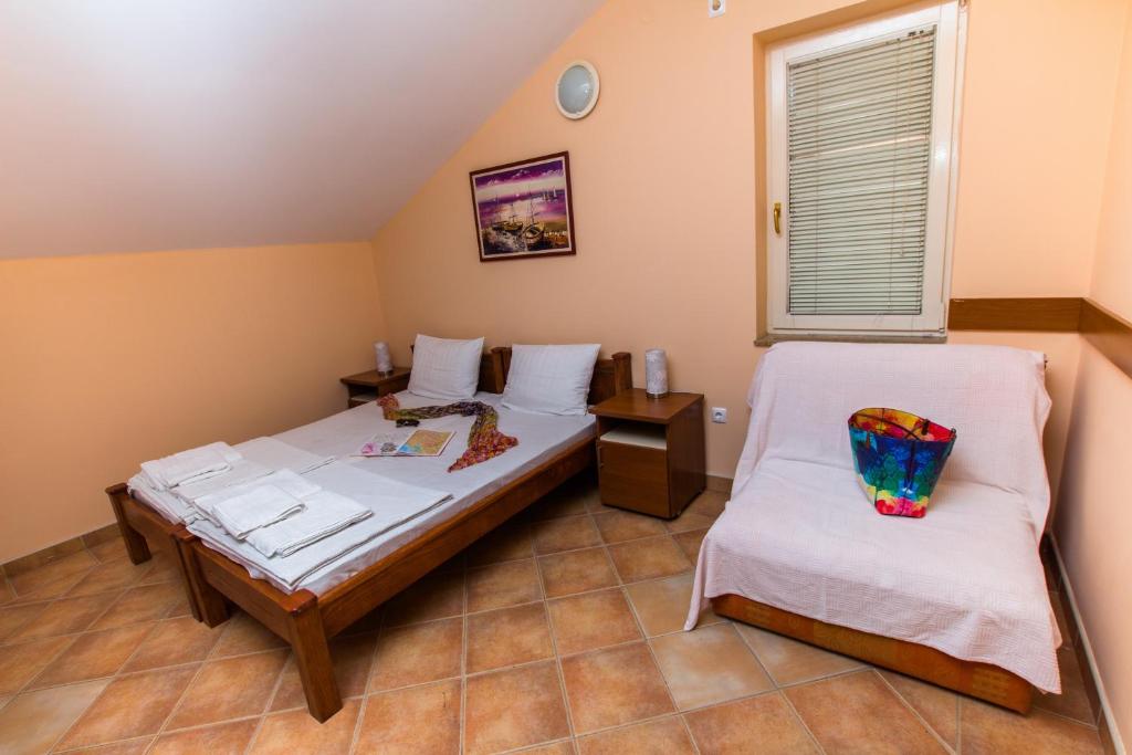 Студио (Номер-студио с балконом (для 2 взрослых)), Adzic Apartments