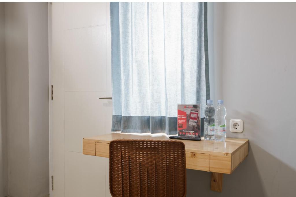 Двухместный (Двухместный номер с 1 кроватью), RedDoorz near Plaza Atrium Senen