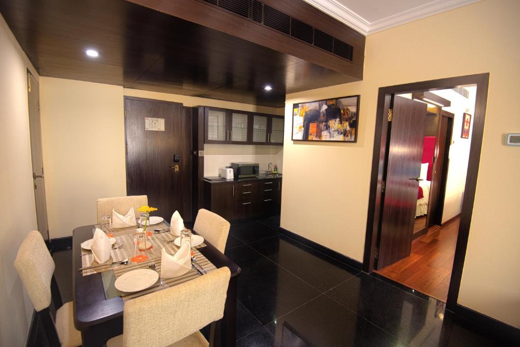 Сьюит (Executive Suite with 24 Hours Check-in & Check-out), Sterlings Mac Hotel