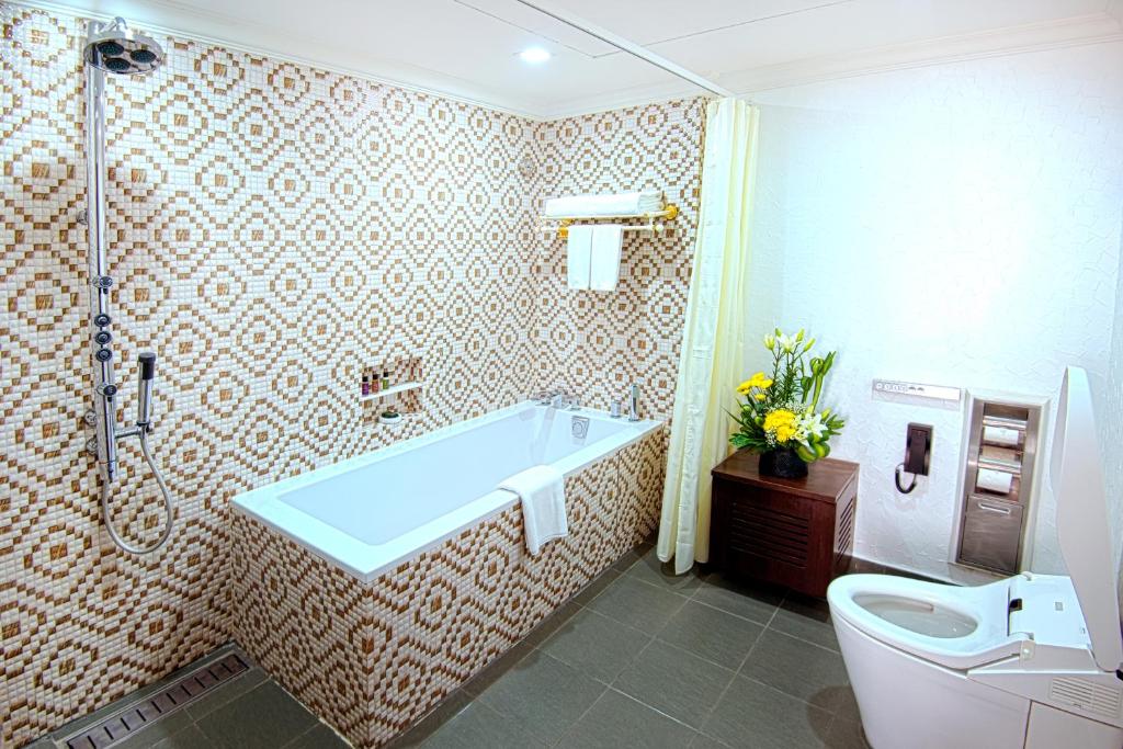 Сьюит (Deluxe Suite with 24 Hours Check-in & Check-out), Sterlings Mac Hotel