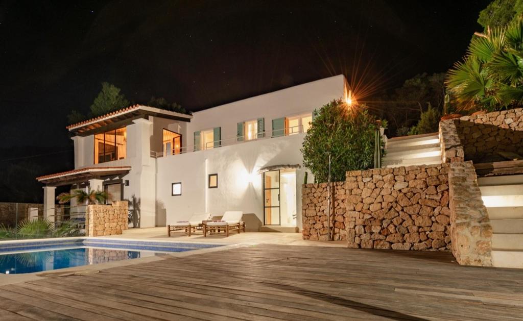 Blue Hill House, King-of-Hill Villa with amazing scenery, sunset & sea view photo 4