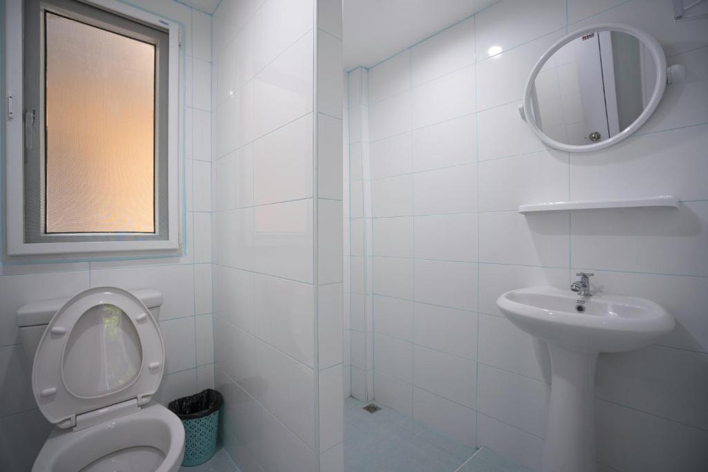 Трехместный (Трехместный номер с основными удобствами), Dhub Hostel Donmueng