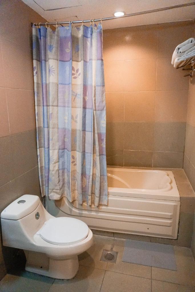Двухместный (Улучшенный двухместный номер с 1 кроватью), Crowne Garden Hotel