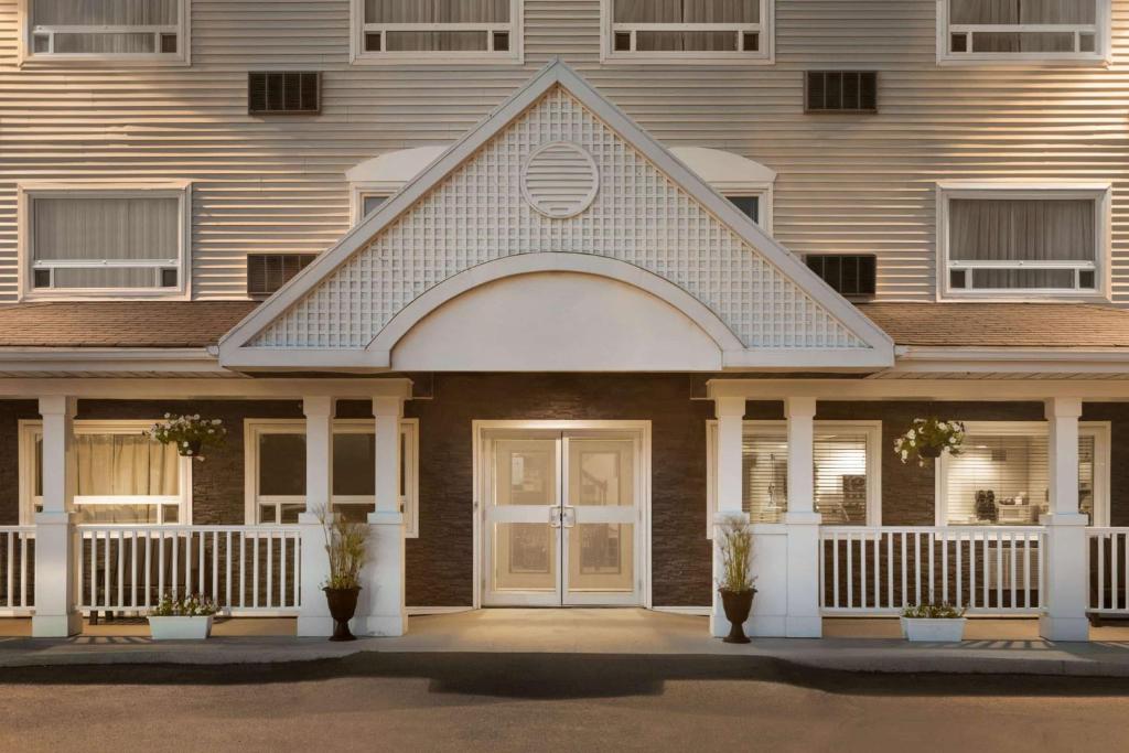 Travelodge Suites by Wyndham New Glasgow photo 1