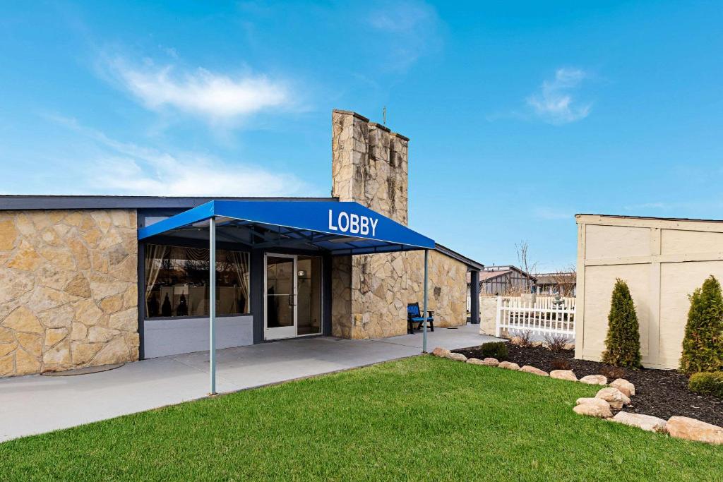 Rodeway Inn Metro Airport photo 2