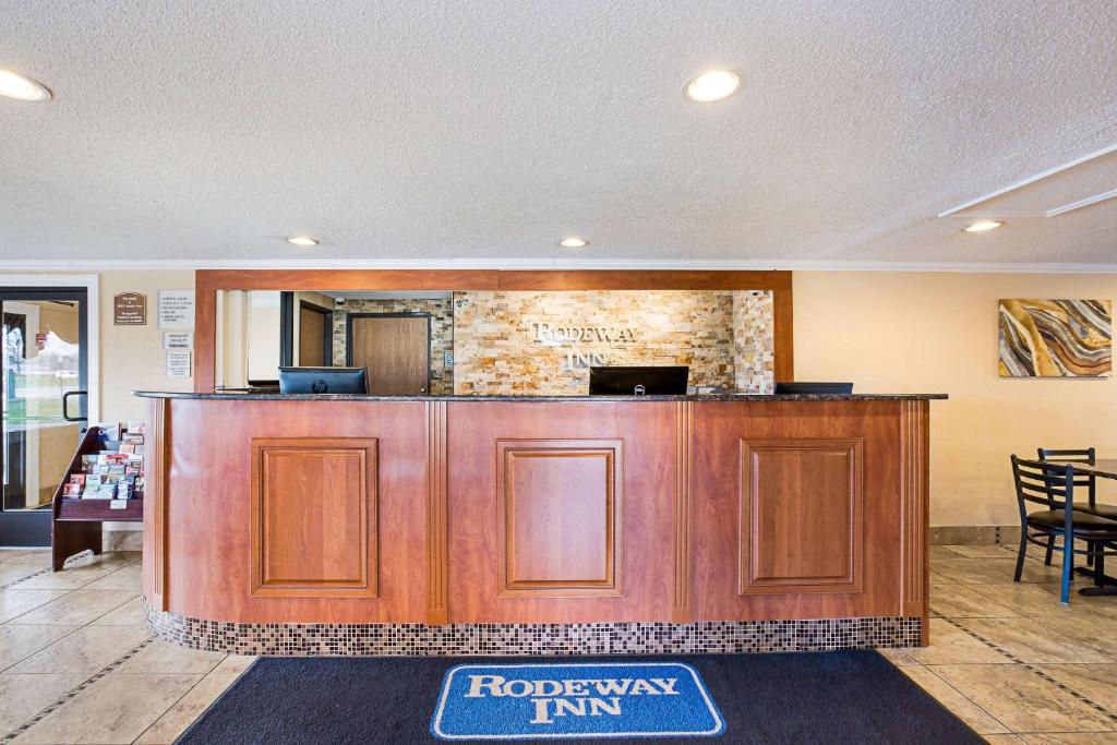 Rodeway Inn Metro Airport photo 3