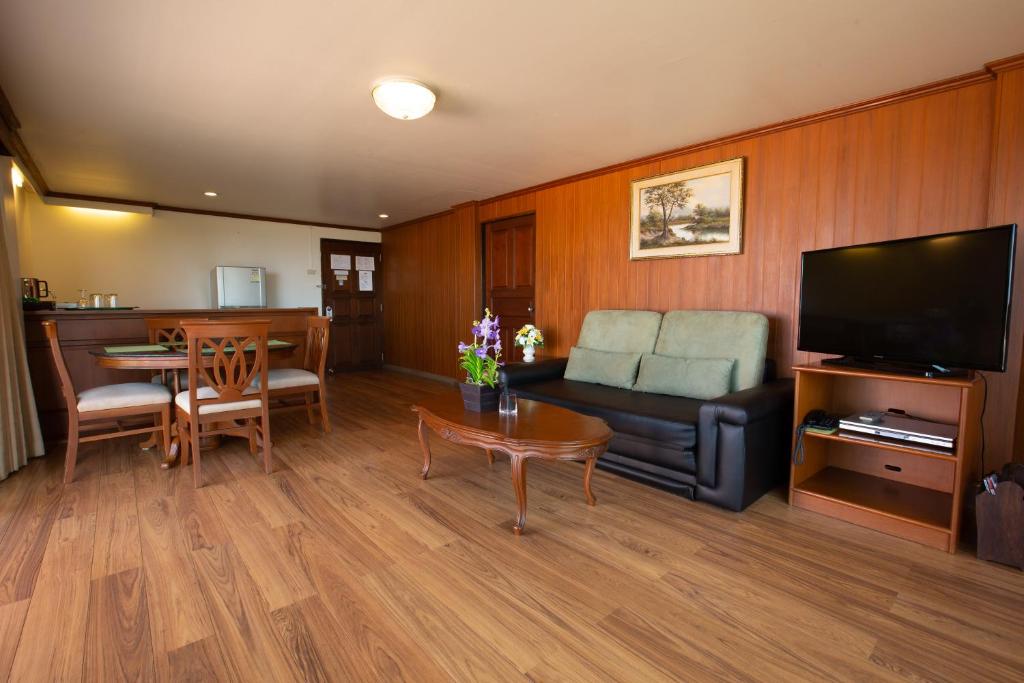 Сьюит (Люкс с балконом), Отель Sailom Hotel Hua Hin