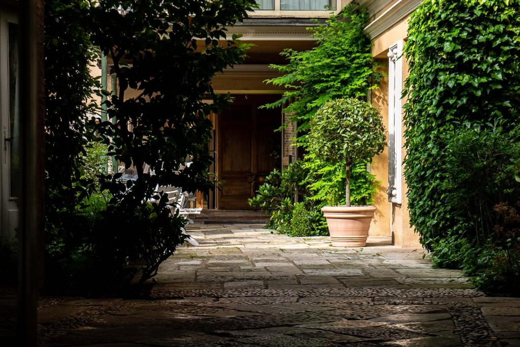 Grand Hôtel du Lion d'Or photo 1