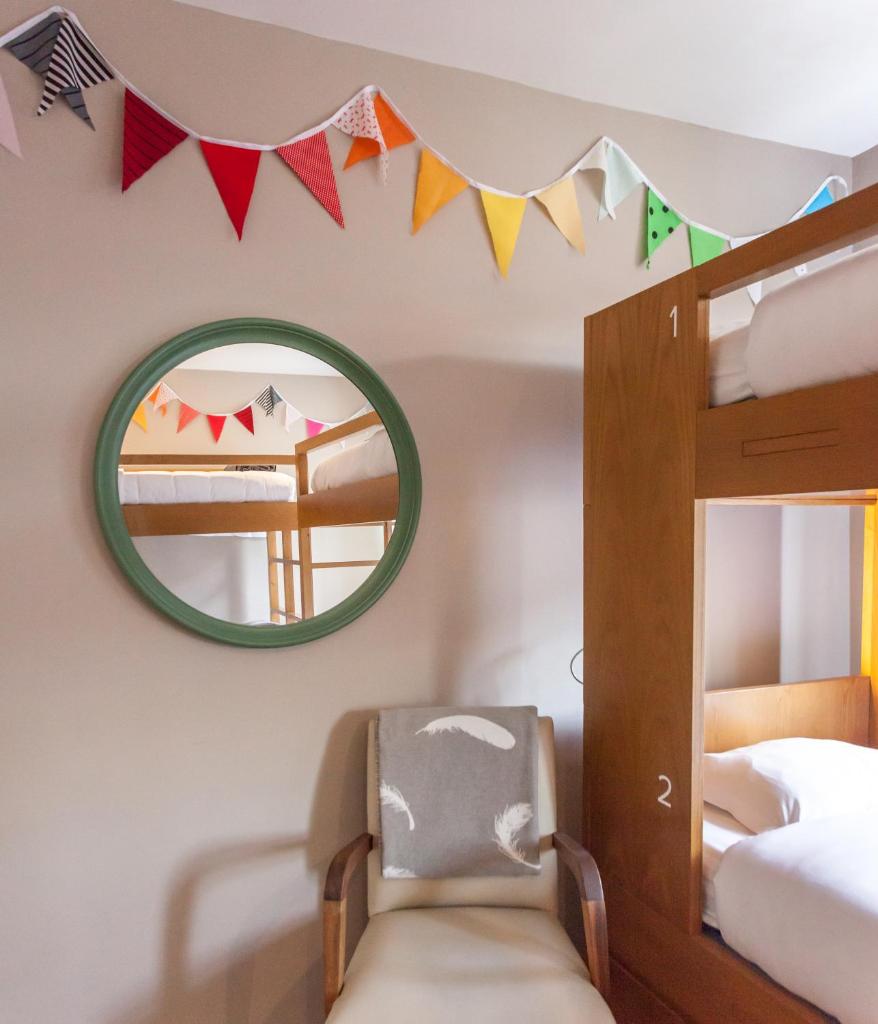 Номер (Кровать в общем 4-местном номере для мужчин и женщин), Being Porto Hostel