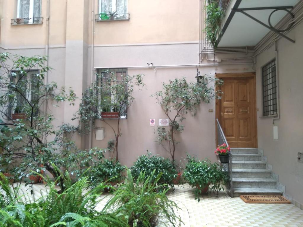 Testaccio historic house - Tap to explore photos