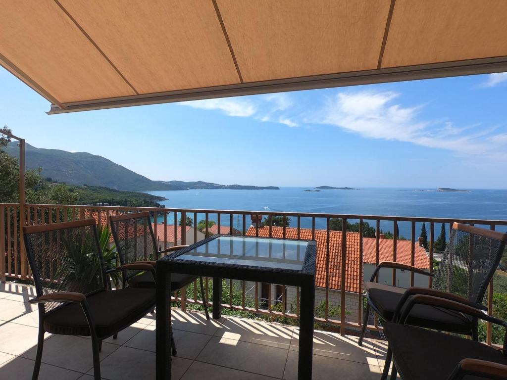Apartments La Perla photo 2