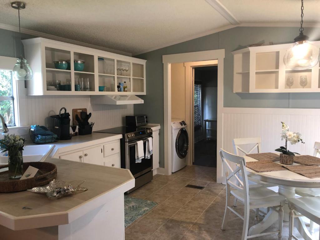 Beaufort SC New Renovation, Close to Parris Island, Historic Downtown, Beautiful Beaches, Sleeps 7 photo 3