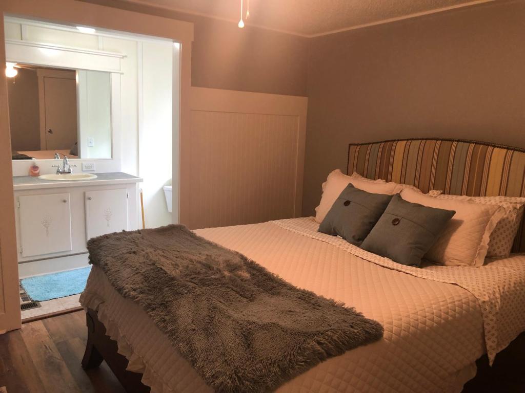 Beaufort SC New Renovation, Close to Parris Island, Historic Downtown, Beautiful Beaches, Sleeps 7 photo 4