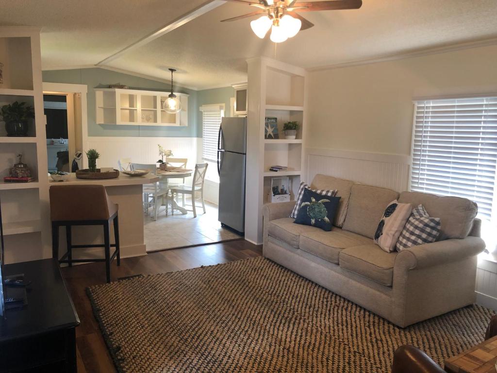 Beaufort SC New Renovation, Close to Parris Island, Historic Downtown, Beautiful Beaches, Sleeps 7 photo 1