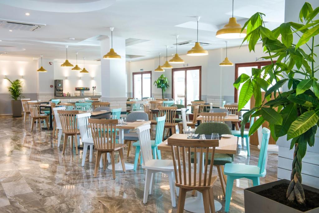Solimar Turquoise - Adults Only photo 2