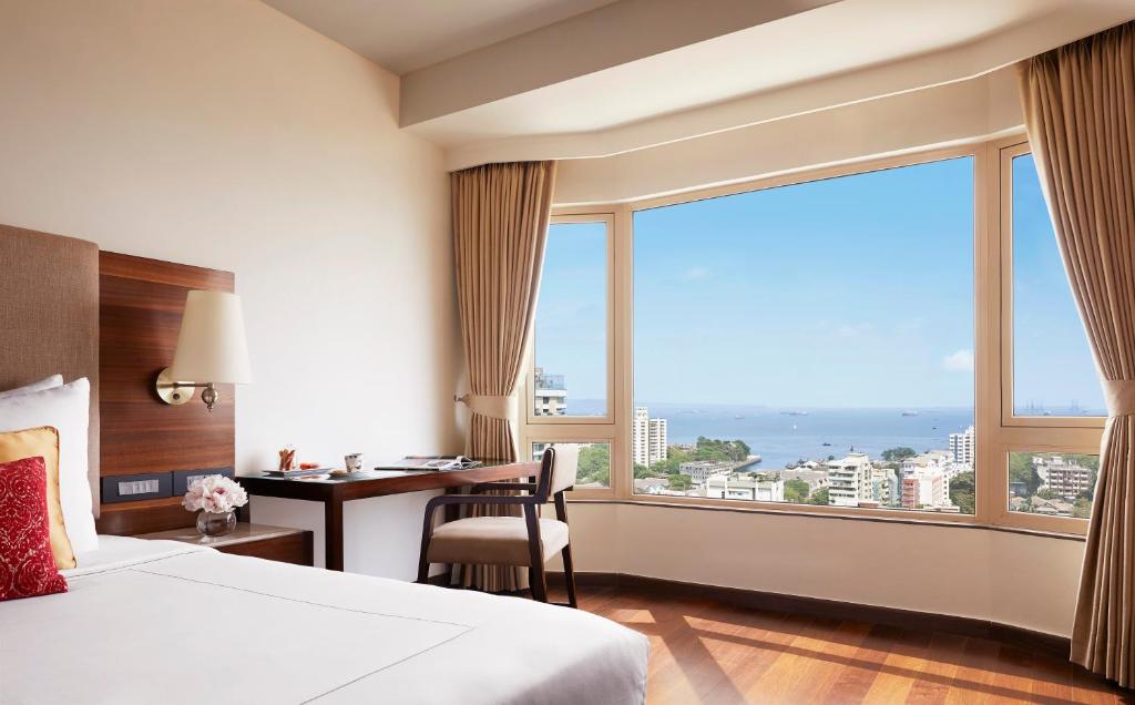 Сьюит (Premium Room City View King Bed - Inclusive of Bombay Chai - 15% off on Trattoria food and soft beverage (Offer till Sep 30,2021), 20% off on Fleet Assured Services), Vivanta by Taj President
