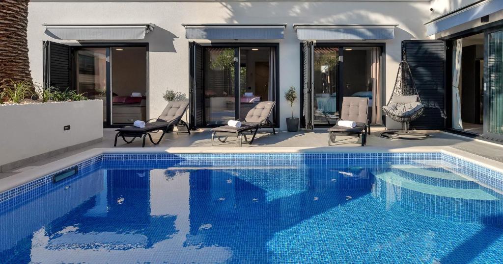 Lulani pool apartment photo 3